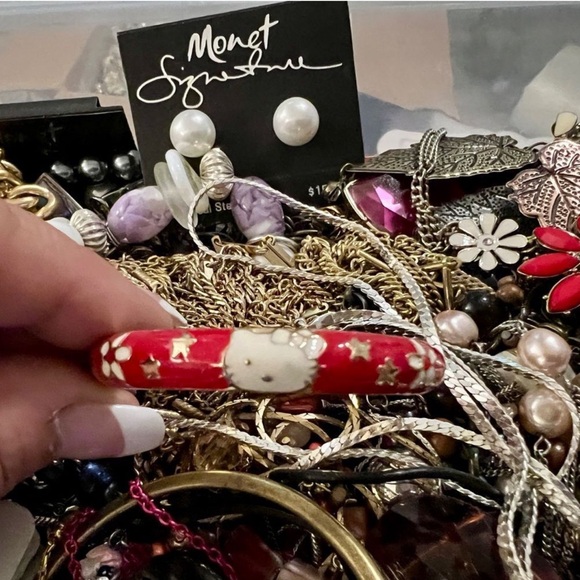 Huge 5 LB “POSH PERFECTLY” jewelry mystery box~ Gold & Silver jewelry - Picture 7 of 11